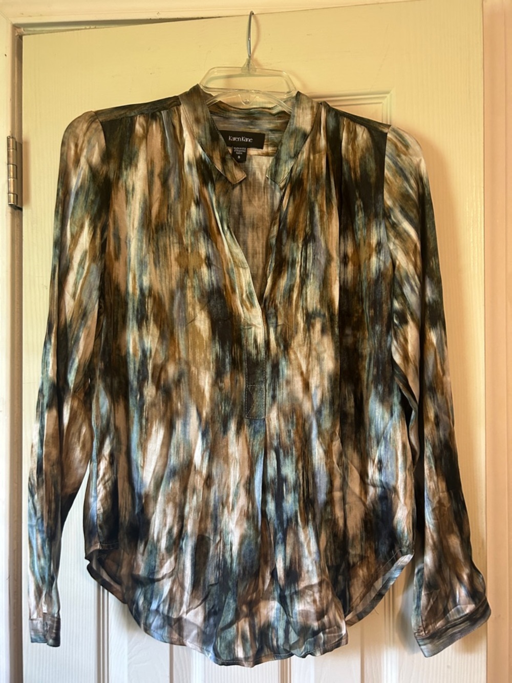 🍃2/$15, 🦁5/$25 Karen Kane green blue tye die blouse